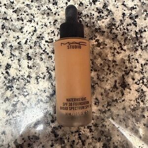 MAC Cosmetics Waterweight SPF 30 Foundation - NC 30